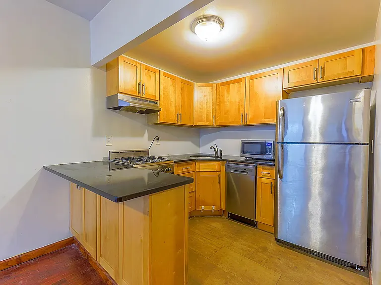 577 Warren St #6 — Photo 1