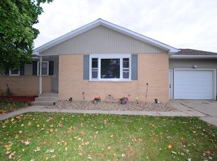 105 Line St, Manchester, IA 52057