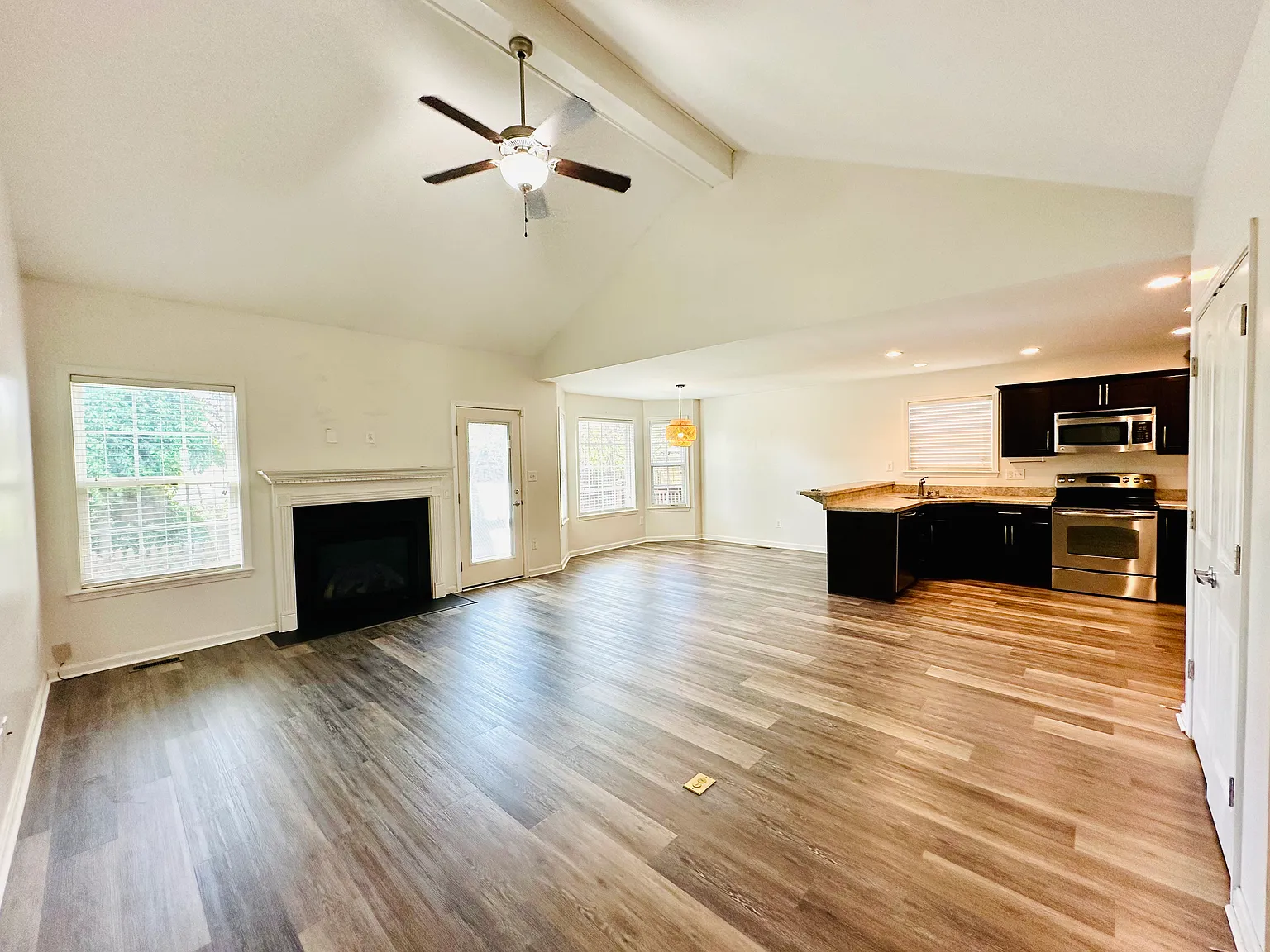 3 bed, 1442 sqft, $2,400 — Photo 4