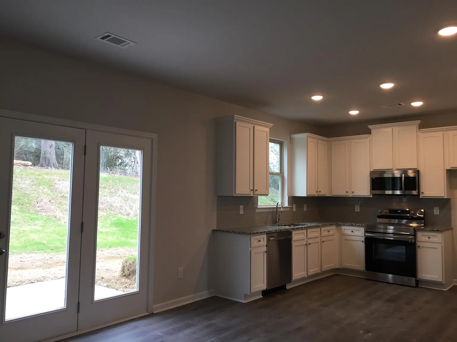 4 bed, 2.5 bath, 2232 sqft, $2,100 — Photo 4