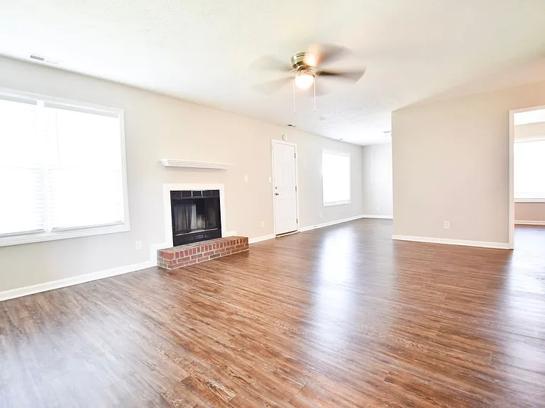 411 Northwoods Dr — Photo 6