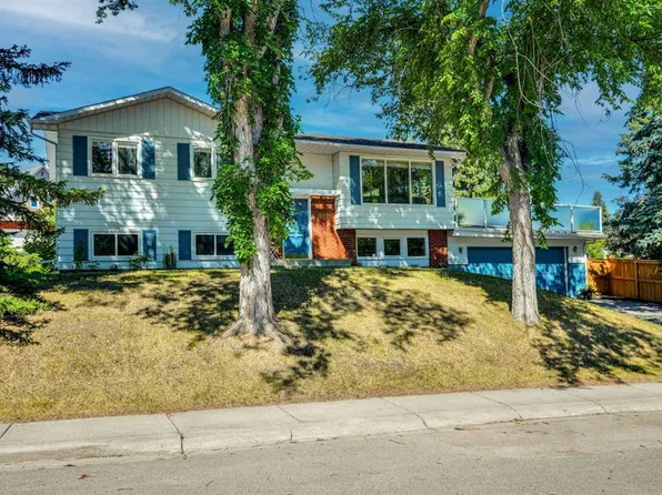9667 E Oakhill Dr SW, Calgary, AB T2V 3W6