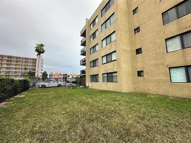 301 Golden Isles Dr #114 — Photo 23