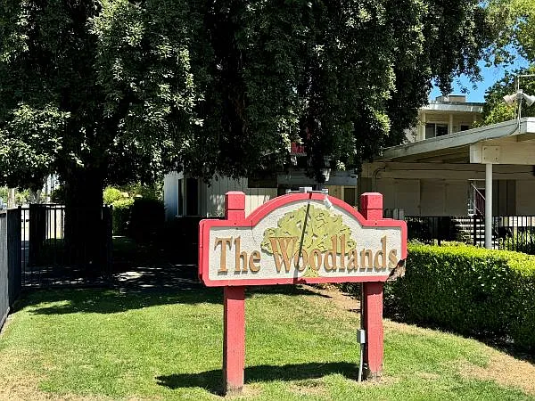 4854 E Tulare Ave #206