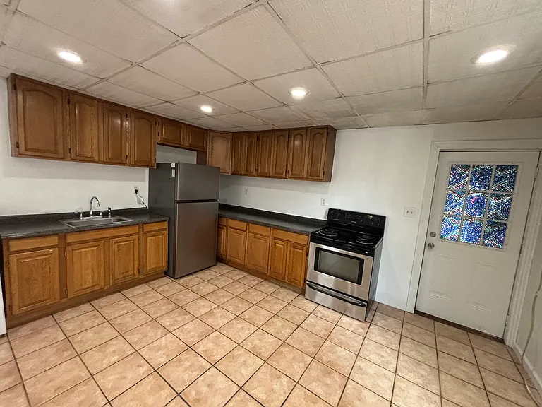 424 E Broad St #1 — Photo 5