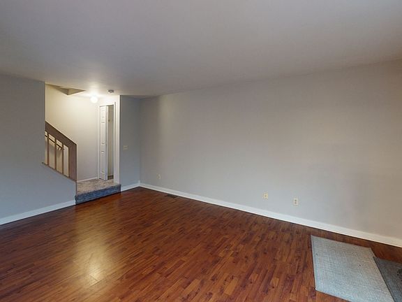 3rd image of 3044 Forest Creek Ct