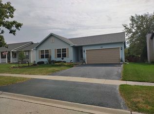 920 N Oak Creek Dr, Genoa, IL 60135