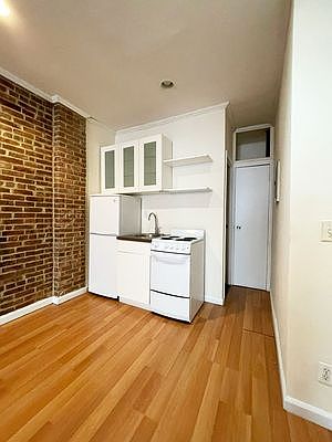2nd image of 12 Pineapple St #E4