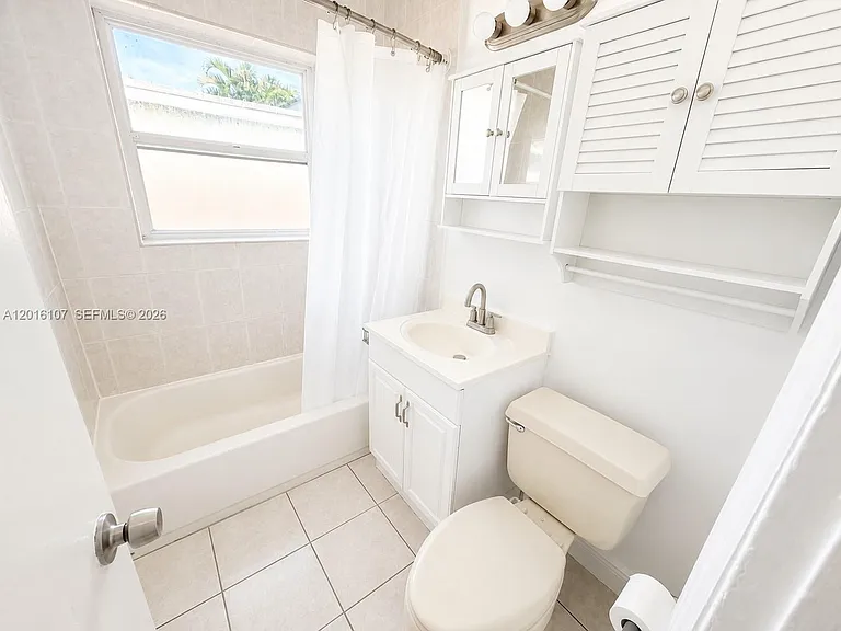 825 S 20th Ave #A — Photo 4