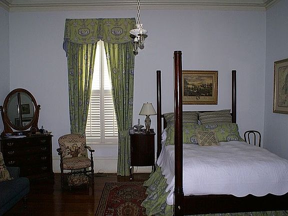 Guest bedroom