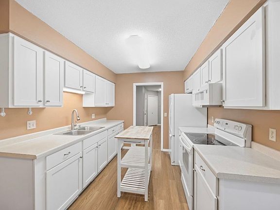 5th image of 545 Graham St SW