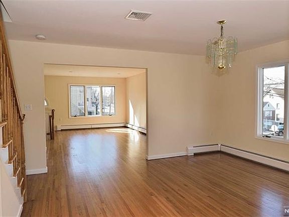 5th image of 415 Lawton Ave