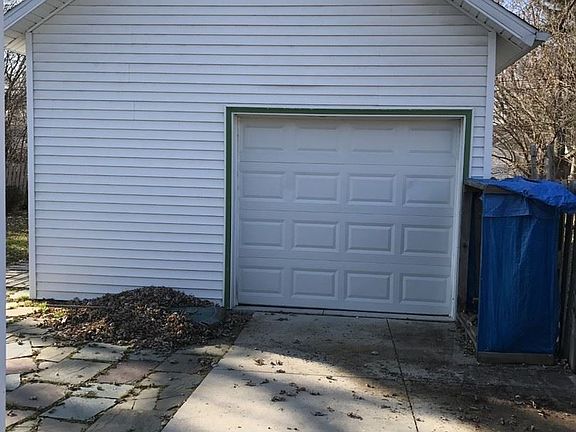 4th image of 22255 Eastwood Ave