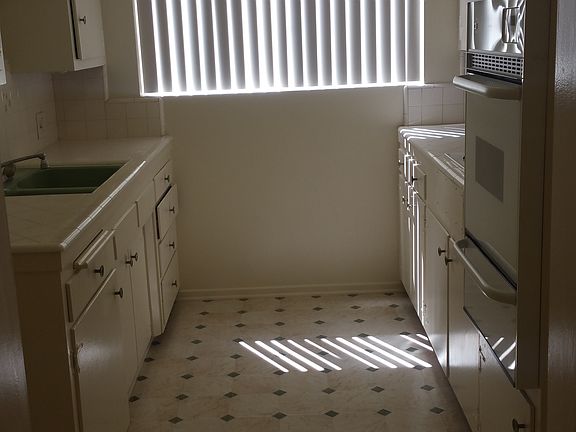 5th image of 400 N Los Robles Ave APT 6