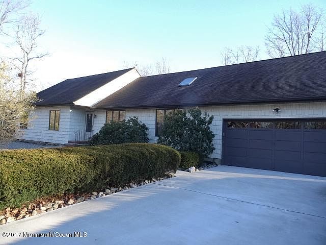 1st image of 2 Oak Leaf Dr
