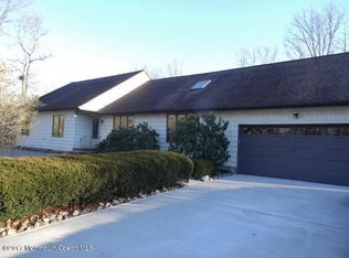 2 Oak Leaf Dr, Waretown, NJ 08758