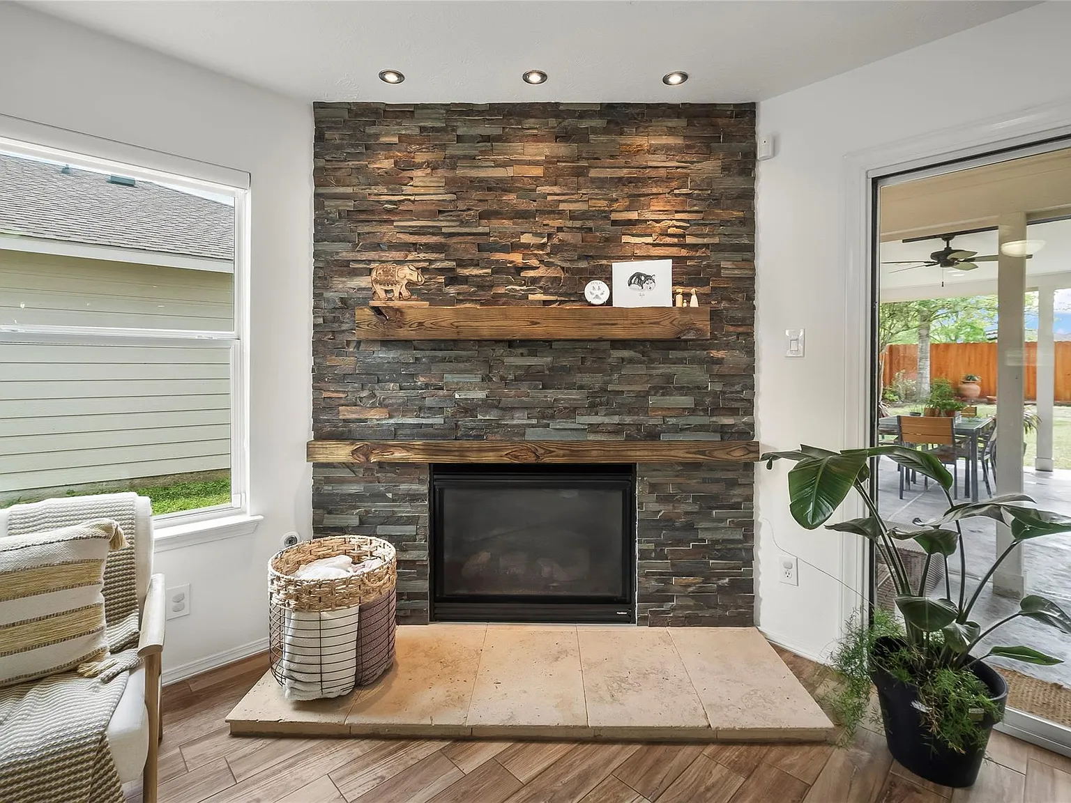 3 bed, 2.5 bath, 1940 sqft, $2,300 — Photo 3