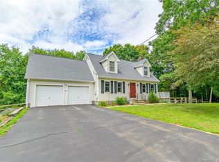 11 Oak Ridge Dr, Colchester, CT 06415