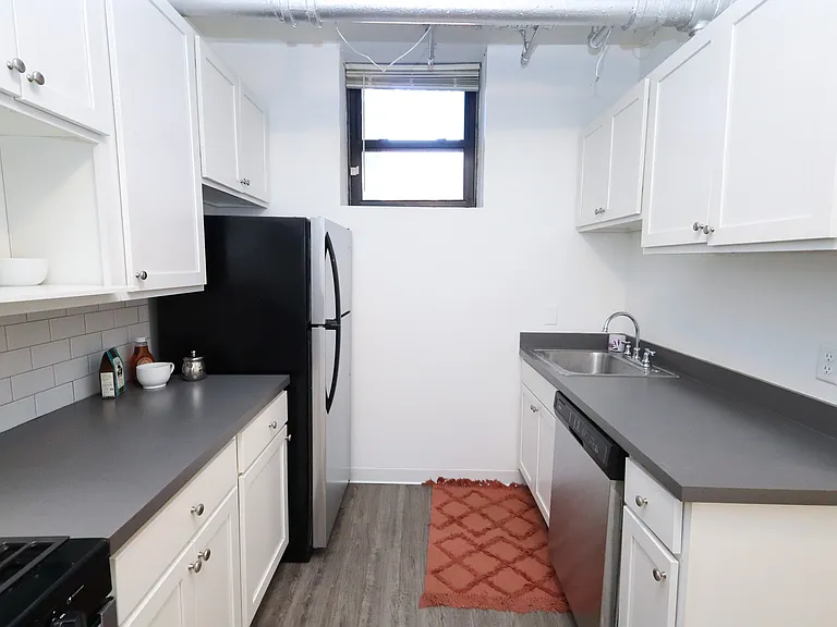 Yale Apartments — Photo 43