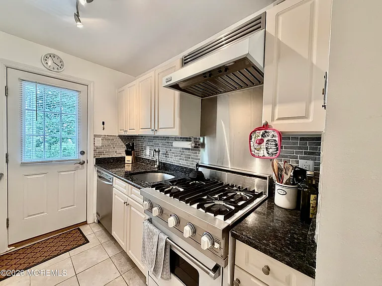 31 Cedar Ave #29 — Photo 6