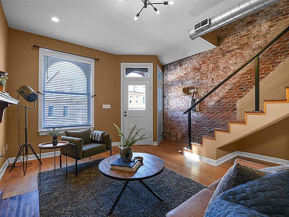 3rd image of 2908 McNair Ave