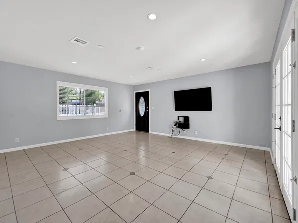 24639 Valley St, Santa Clarita, CA 91321