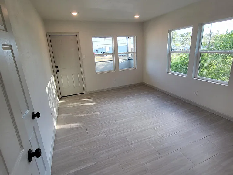 2417 Castroville Rd #1201 — Photo 12