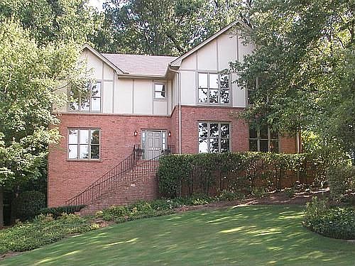 Spacious Pine Hills 4 Bedroom/3.5 bath