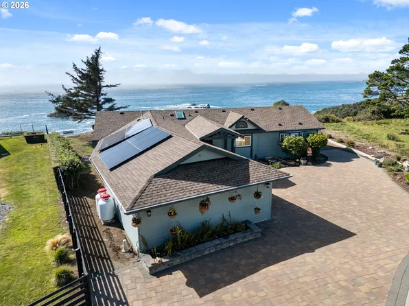 1243 Collis Ln, Brookings, OR 97415