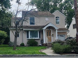 35 Mount Pleasant Pkwy, Livingston, NJ 07039