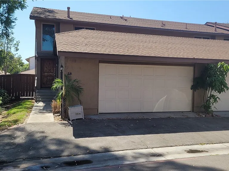 1112 S Cypress Ave #28 — Photo 2