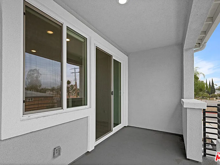 220 Lockhart Way — Photo 15
