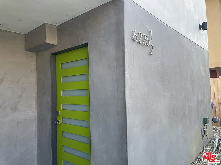 6226 Lexington Ave — Photo 2