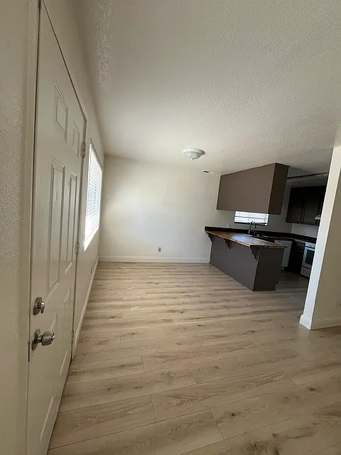 2 bed, 750 sqft, $2,050 — Photo 2