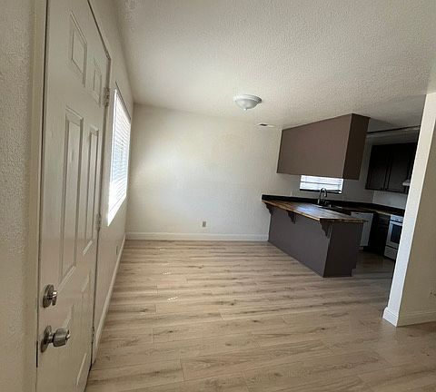 2nd image of 6420 Nacimiento Ave #5