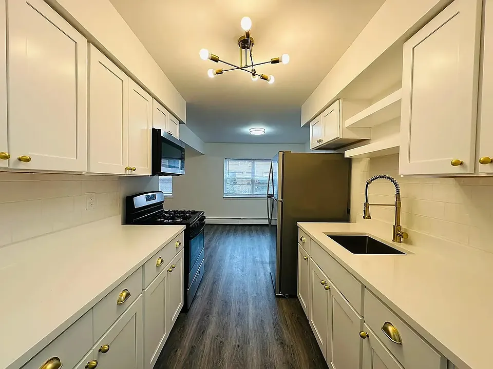 562 Washington Ave #7