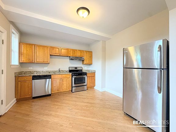 5th image of 896 Green Bay Rd APT 6