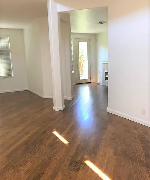 1073 McKay Dr — Photo 8