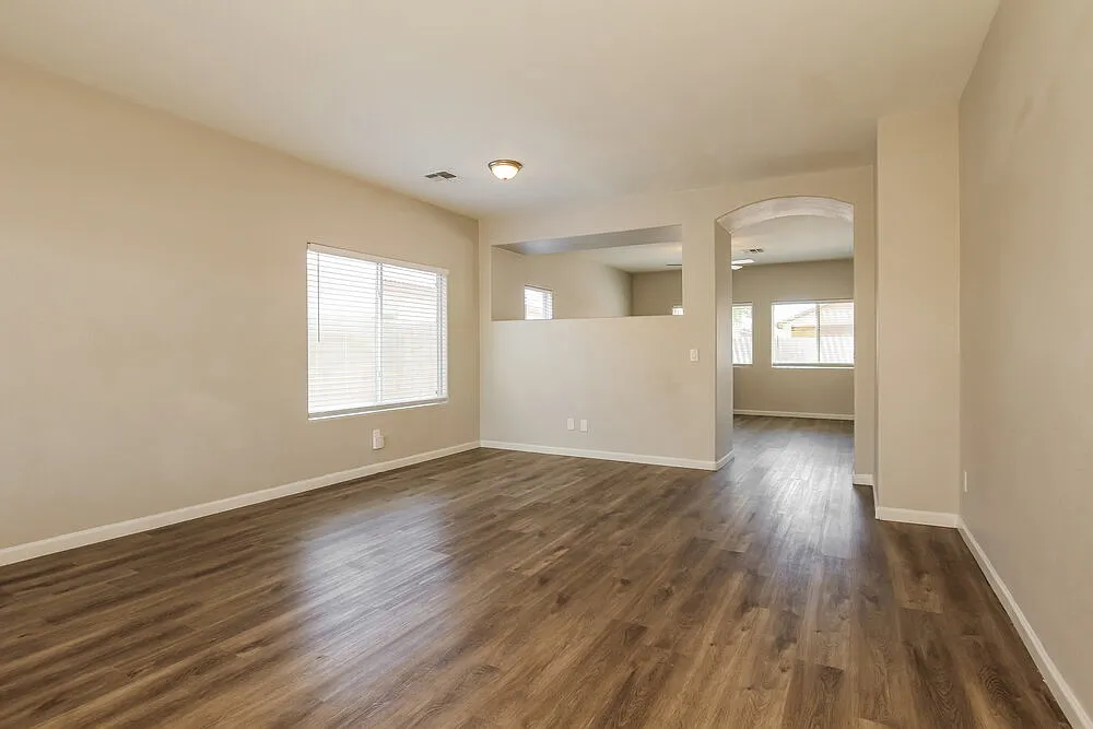 4 bed, 2.5 bath, 2112 sqft, $2,300 — Photo 4