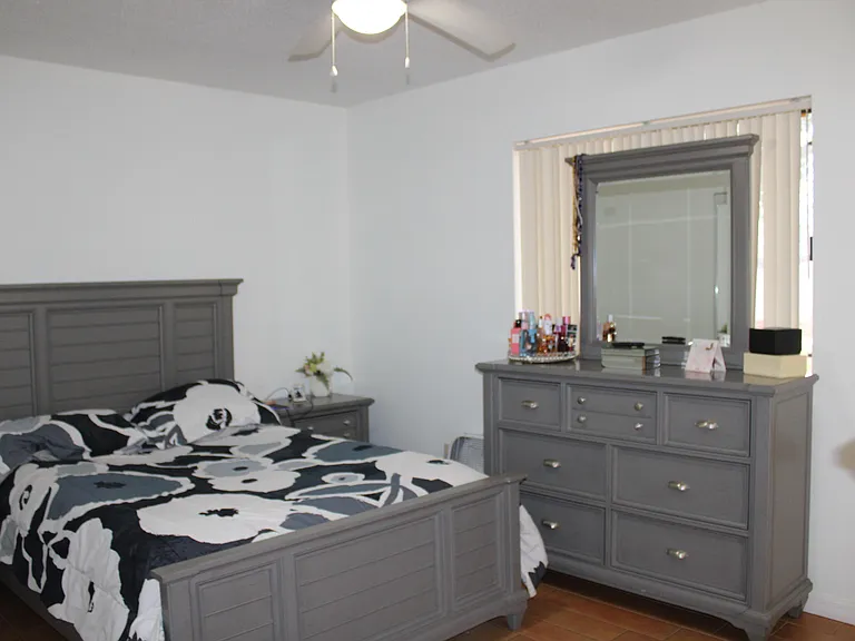 2533 SE Grand Dr — Photo 19