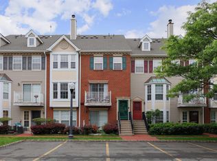 33 Dogwood St, Jersey City, NJ 07305