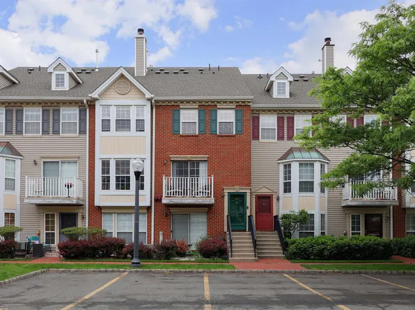 33 Dogwood St, Jersey City, NJ 07305