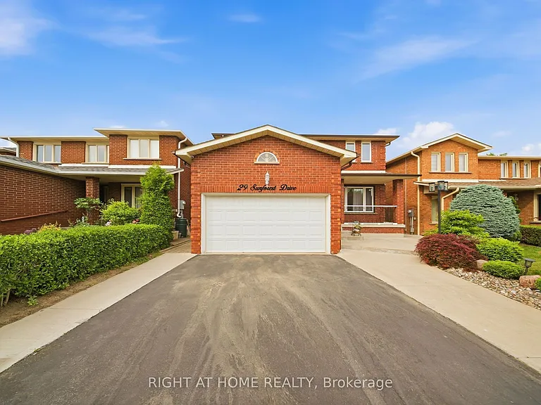29 Sunforest Dr — Photo 4