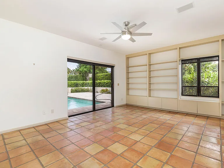 575 N Lake Way — Photo 16