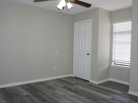 3rd image of 1806 SE 14th St Unit 103