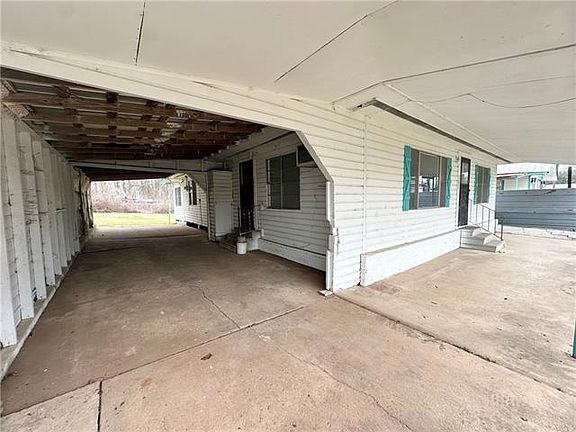 2nd image of 302 Riverside Dr