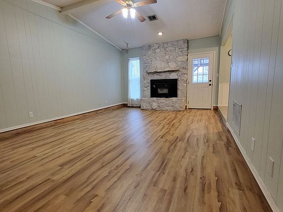 3rd image of 1607 Abe Martin Dr