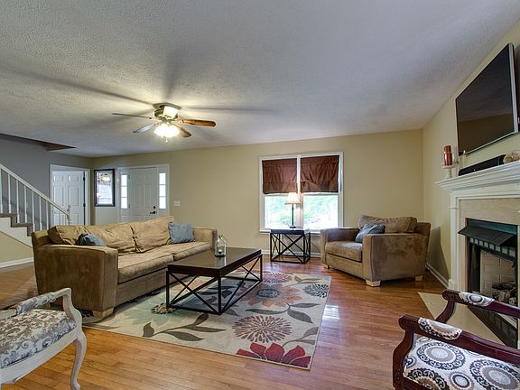 4th image of 108 Dennis Ln
