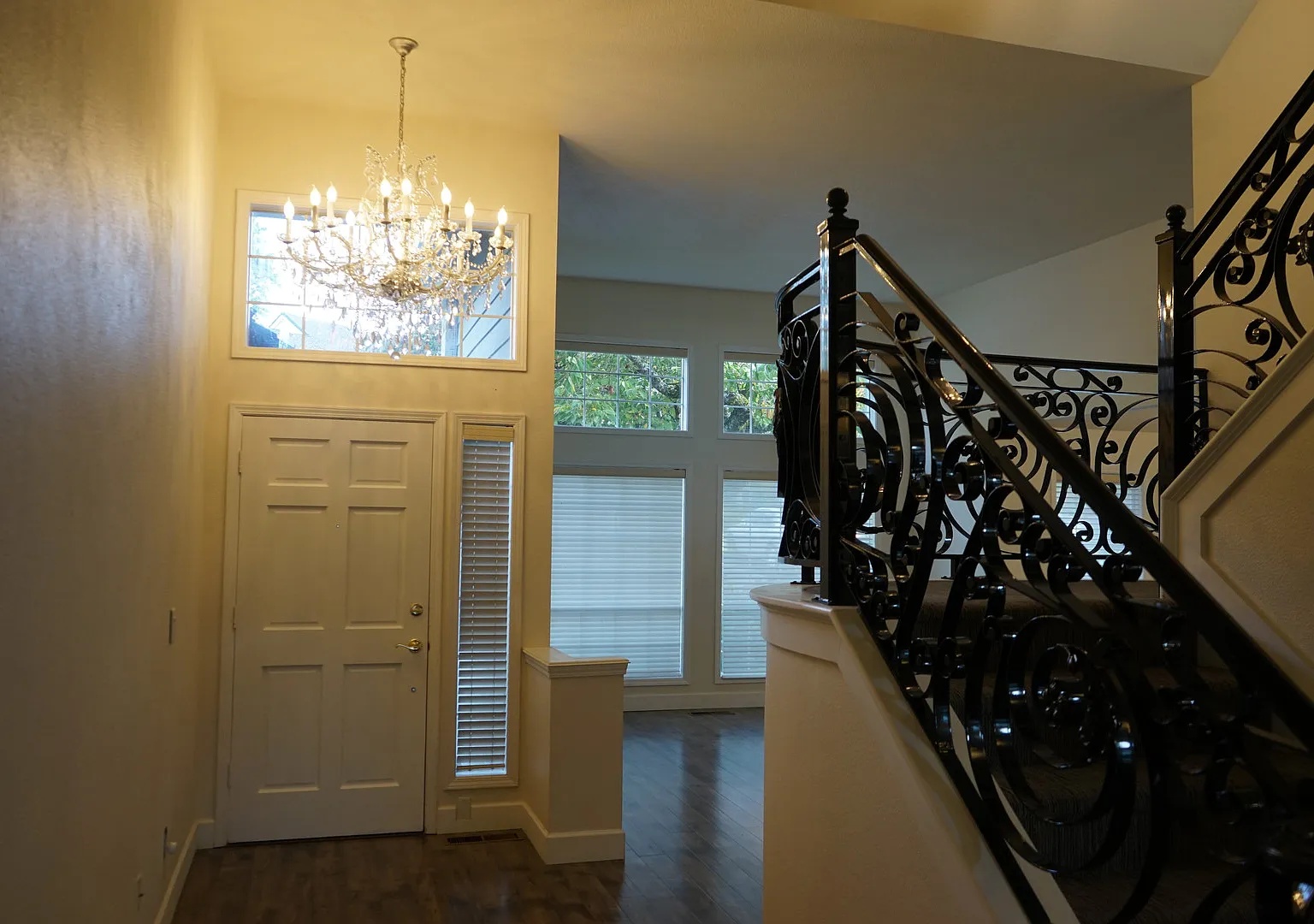Gorgeous Remodeled Home for Lease in Steamboat Landing - 13617 SE 36th St — Photo 3