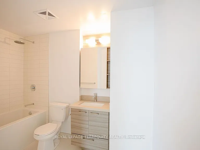 2221 Yonge St #4609 — Photo 18